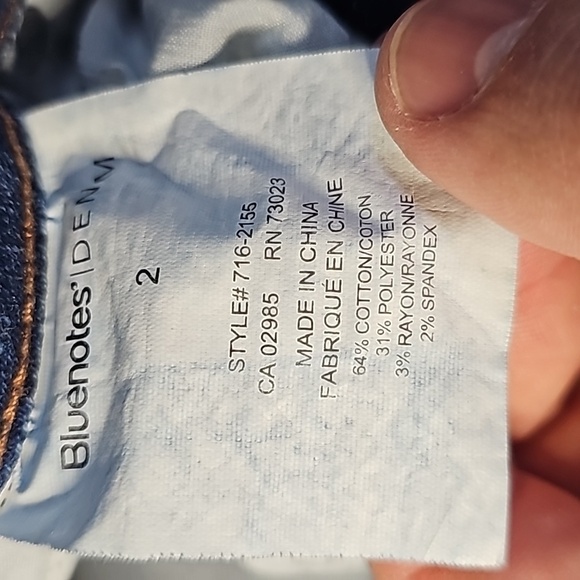 Bluenotes size 2 high rise stretch mom jean - Picture 7 of 7